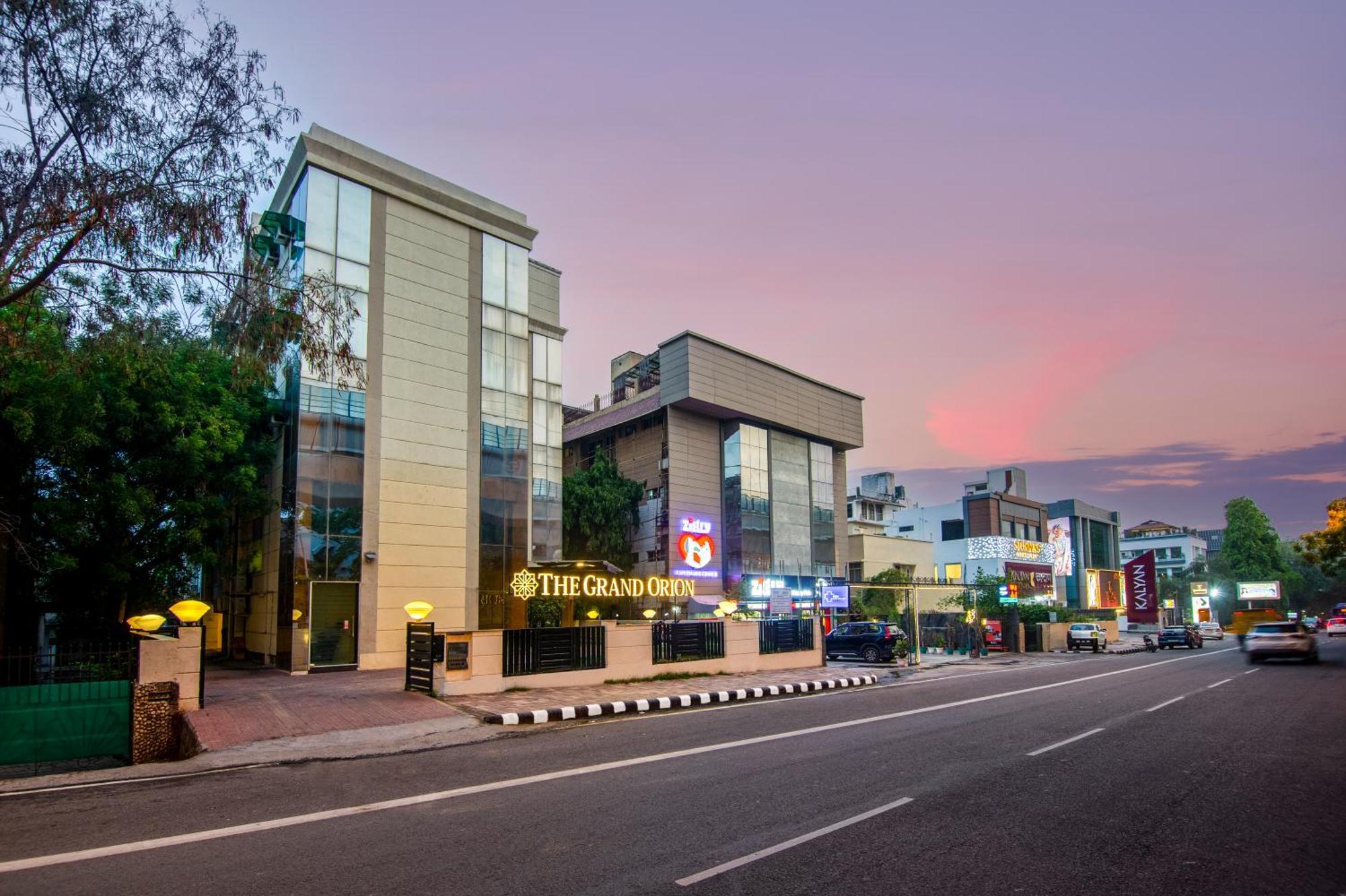 The Grand Orion - Kailash Colony New Delhi Exteriör bild