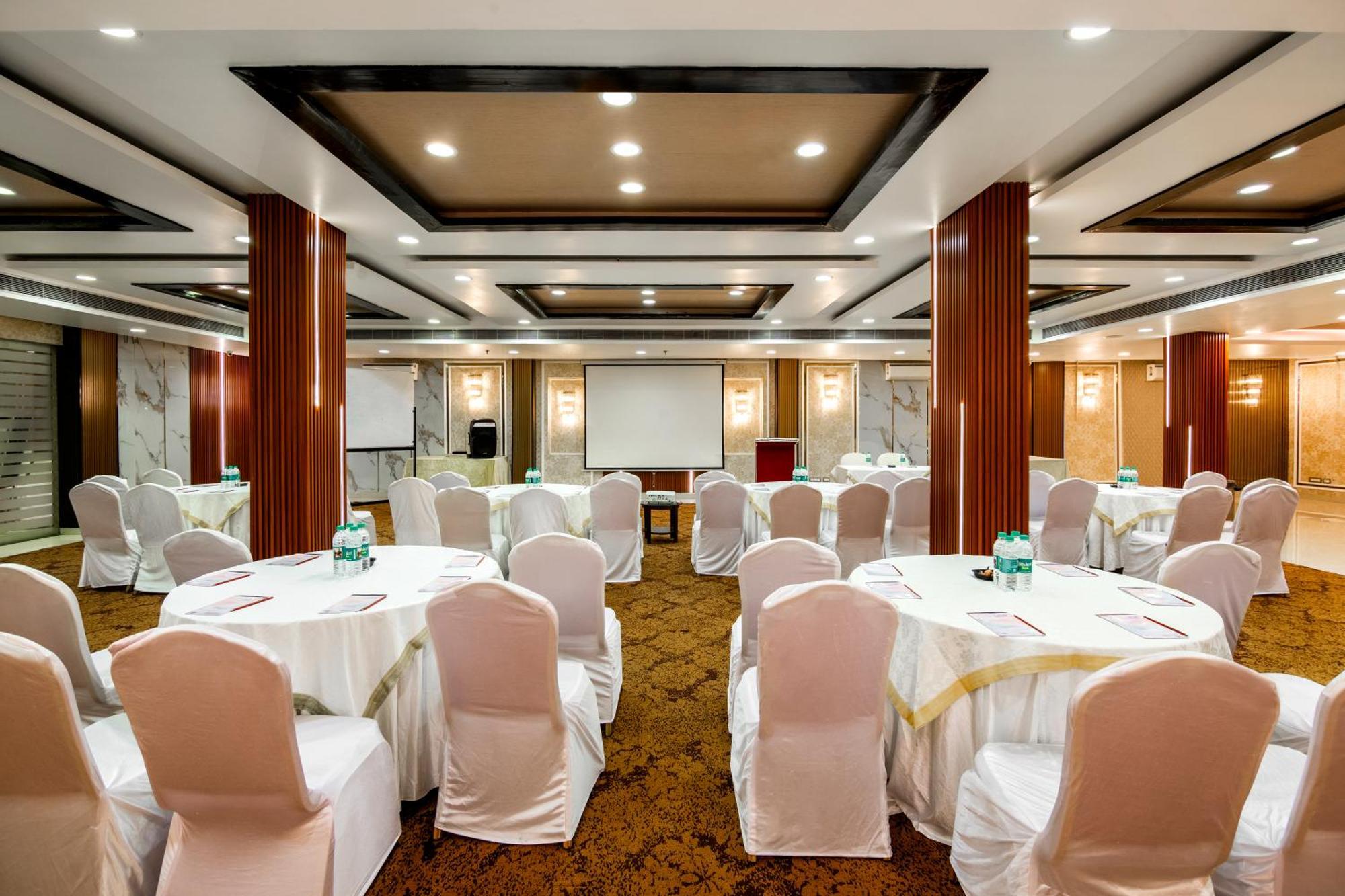 The Grand Orion - Kailash Colony New Delhi Exteriör bild