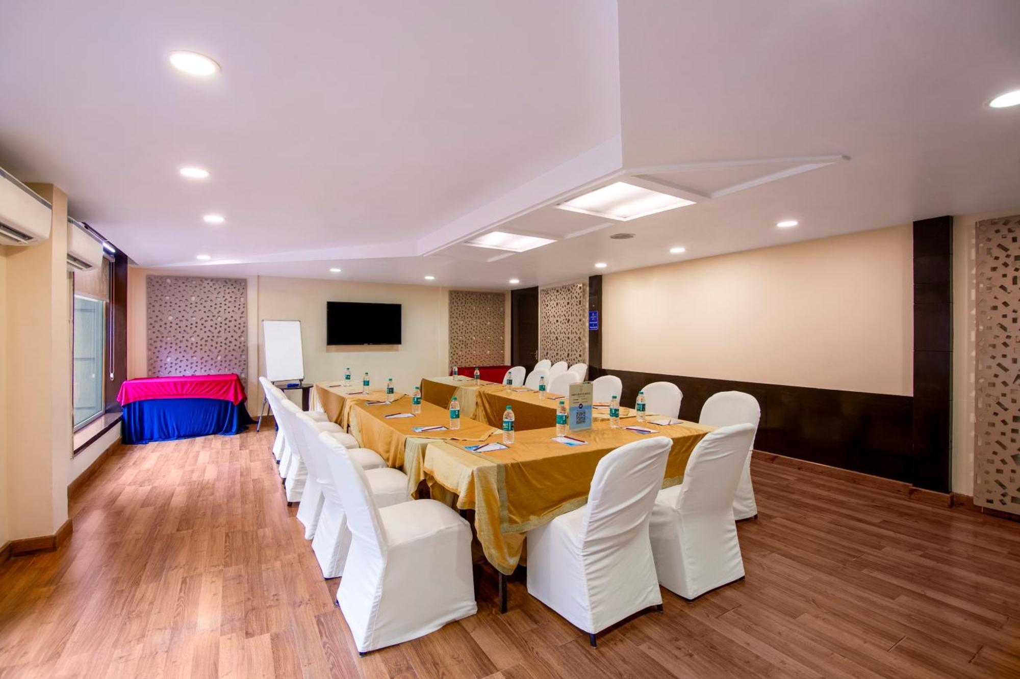 The Grand Orion - Kailash Colony New Delhi Exteriör bild
