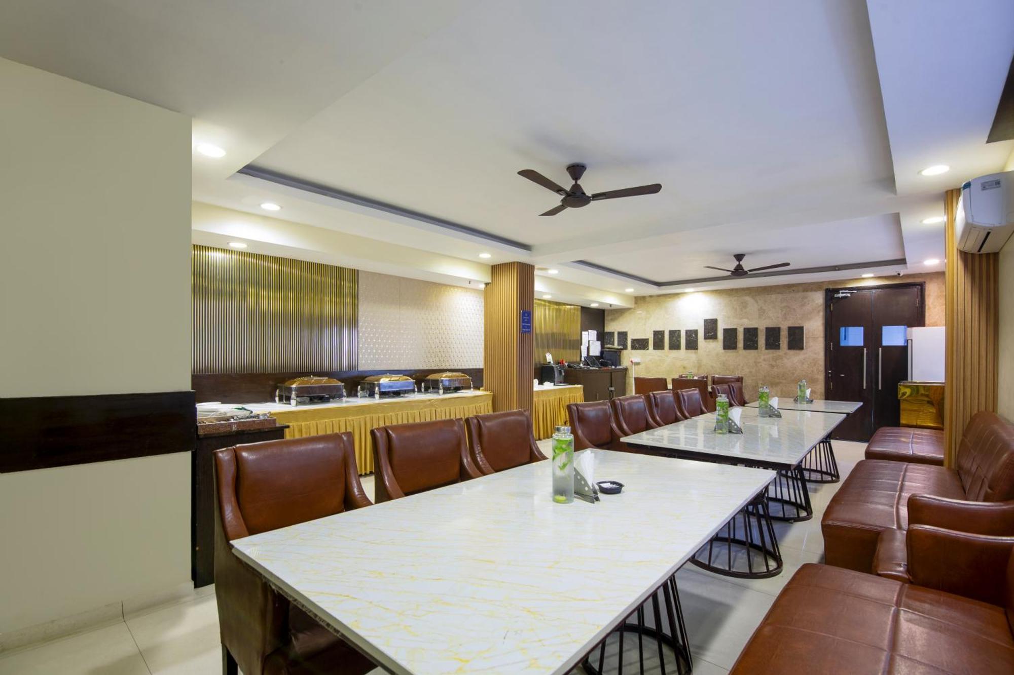 The Grand Orion - Kailash Colony New Delhi Exteriör bild