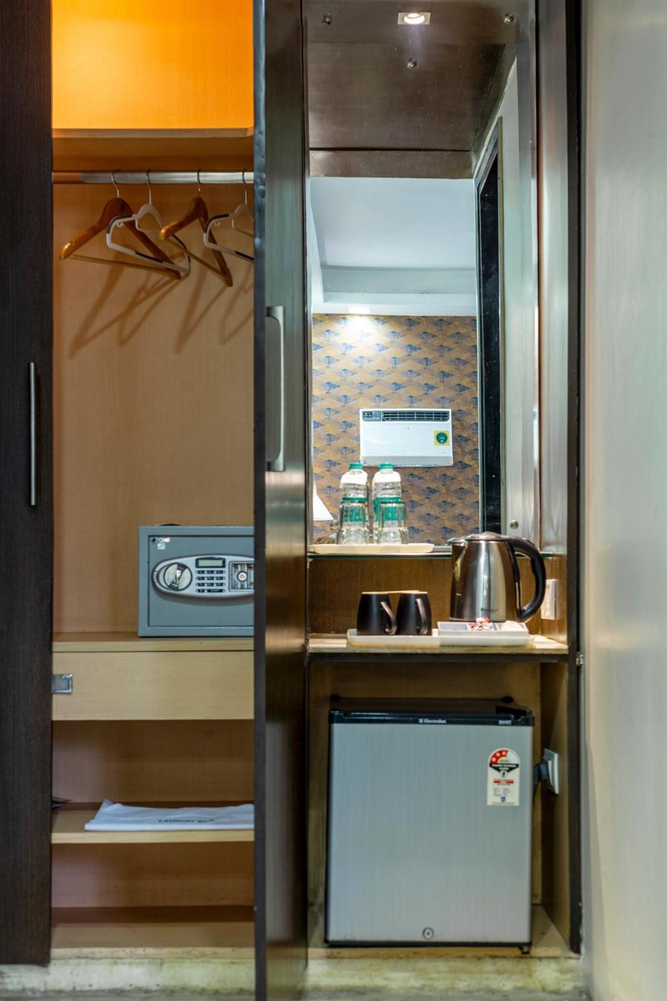The Grand Orion - Kailash Colony New Delhi Exteriör bild